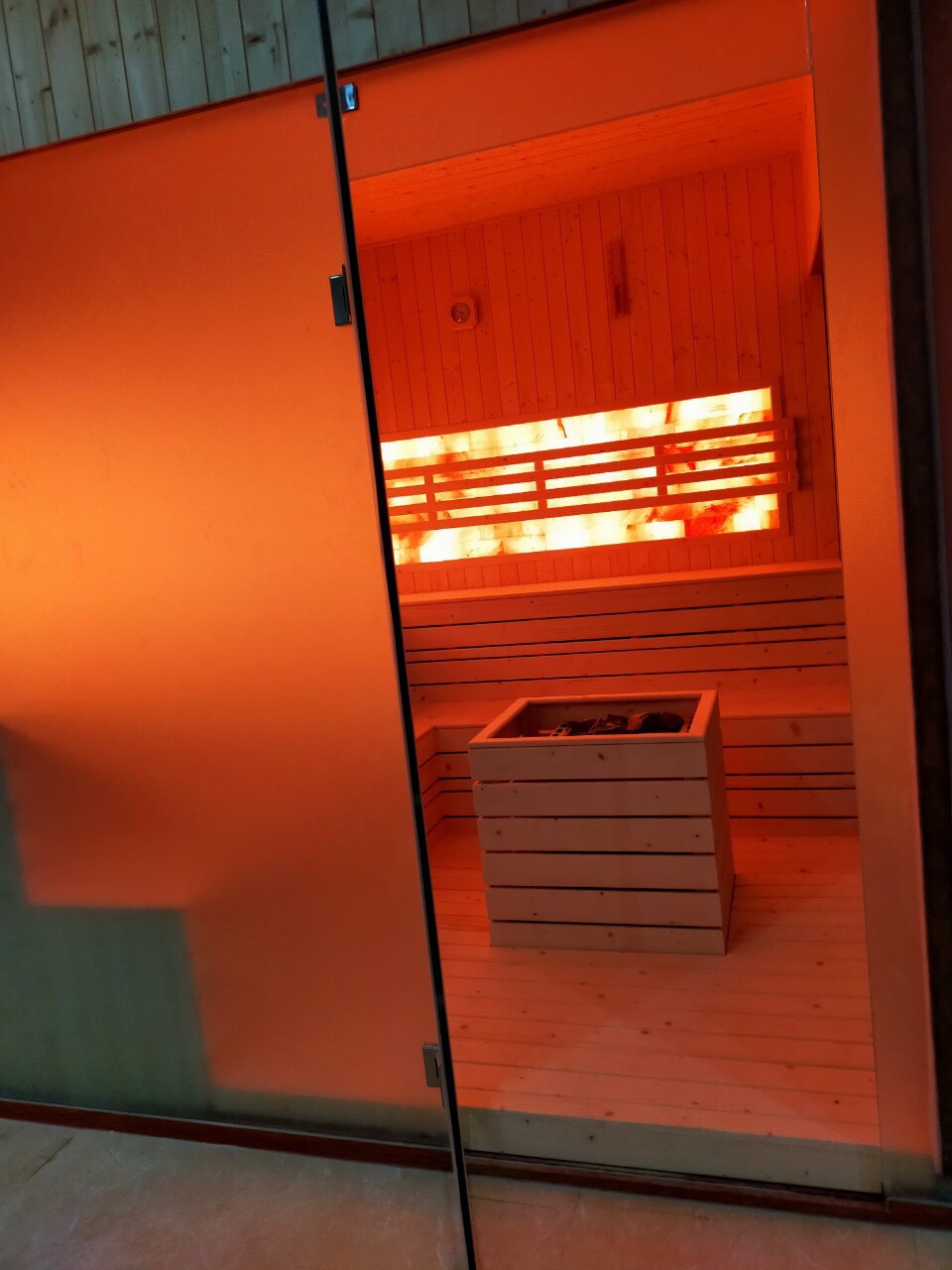  Phòng xông hơi khô gỗ kết hợp kích cường lực