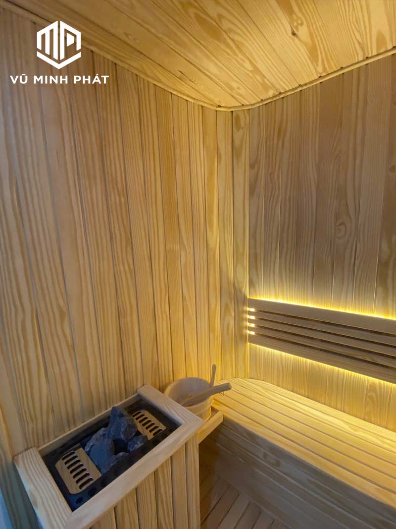 Gỗ thông mỹ có màu vàng nâu, thơm, chịu được nhiệt độ cao khi đóng phòng xông hơi